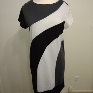 18W Short sleeve knee length dress